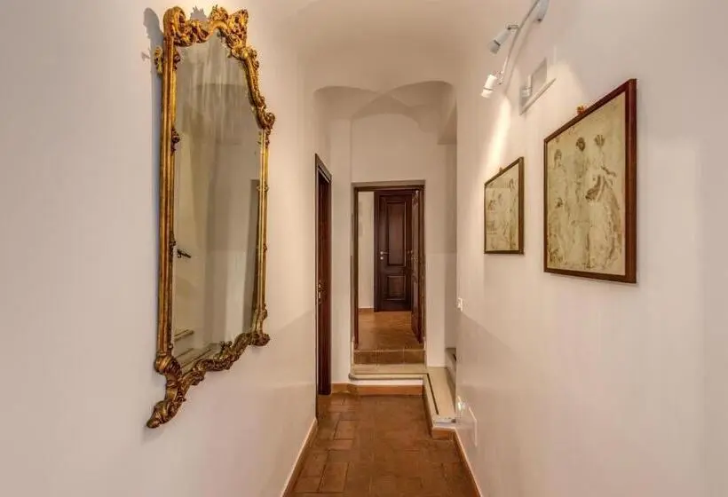 اتاق لوکس سه تخته, Piccolo Trevi Suites