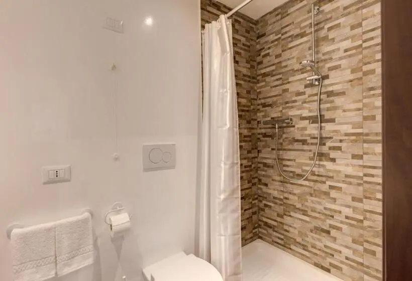 اتاق لوکس سه تخته, Piccolo Trevi Suites