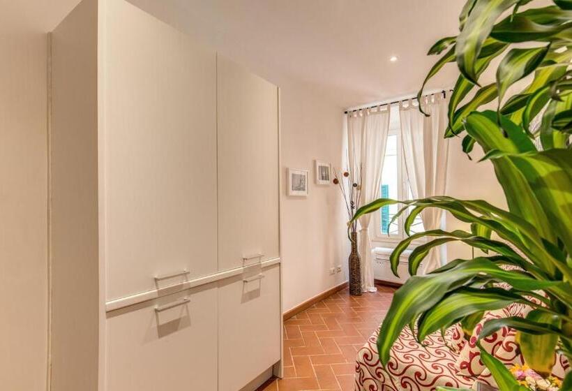 اتاق لوکس چهار تخته, Piccolo Trevi Suites