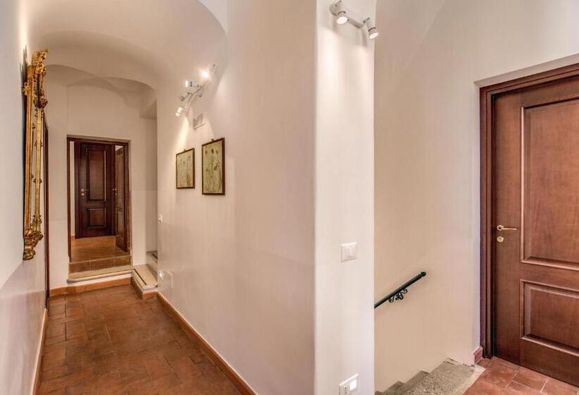 اتاق لوکس چهار تخته, Piccolo Trevi Suites