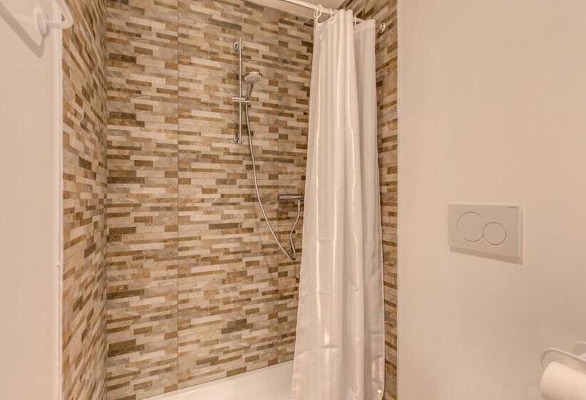 اتاق لوکس چهار تخته, Piccolo Trevi Suites