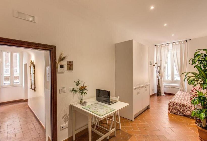 اتاق استاندارد سه نفره, Piccolo Trevi Suites