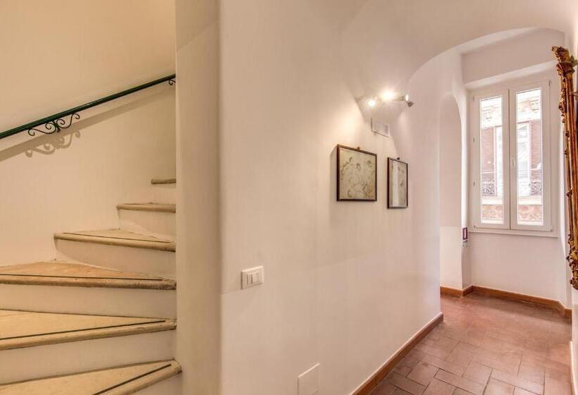 اتاق استاندارد سه نفره, Piccolo Trevi Suites