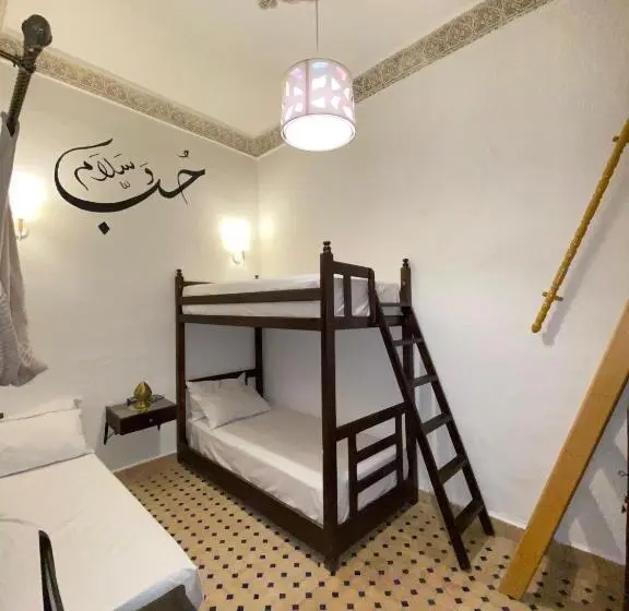 اتاق استاندارد سه نفره, Riad Skilfo