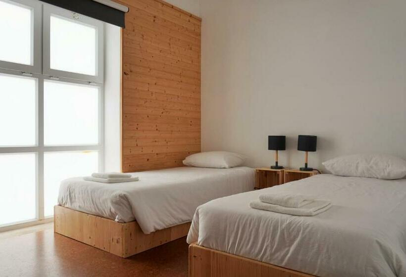 Номер Стандарт, Shark S Lodge