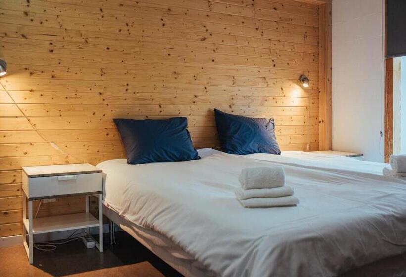 Номер Стандарт, Shark S Lodge