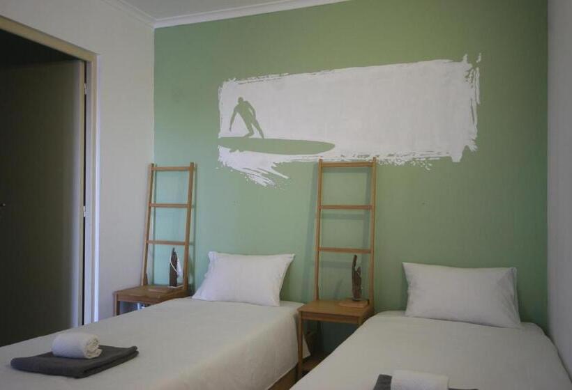 Кровать в Общей Комнате, Shark S Lodge