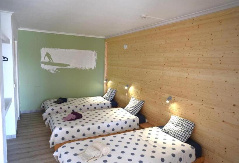 Кровать в Общей Комнате, Shark S Lodge