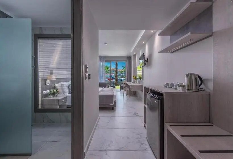 Superior-huone Puutarhanäkymä, Dionysos Hotel & Suites
