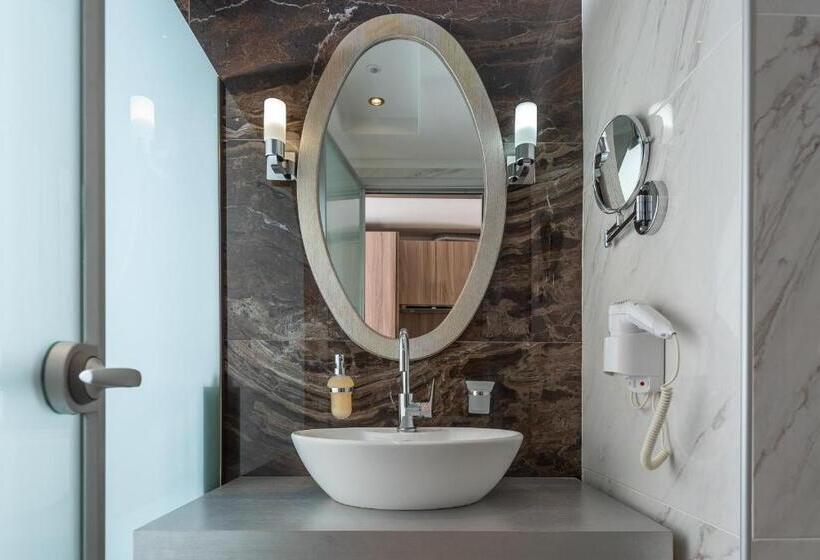 디럭스 트리플 룸, Dionysos Hotel & Suites