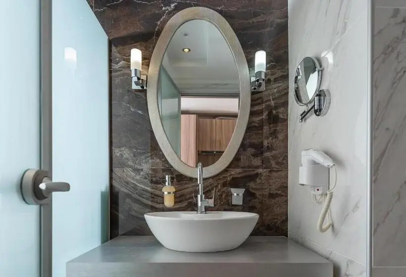 Deluxe Kolmen Hengen Huone, Dionysos Hotel & Suites