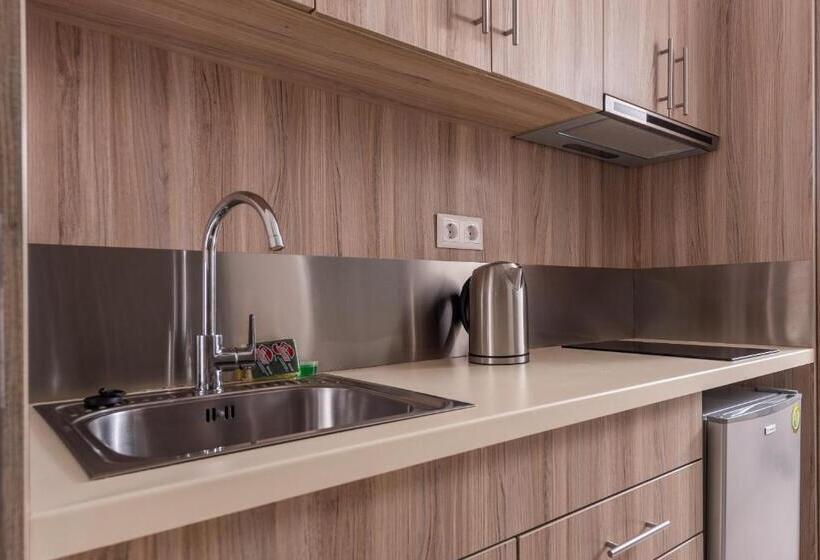 اتاق لوکس چهار تخته, Dionysos Hotel & Suites
