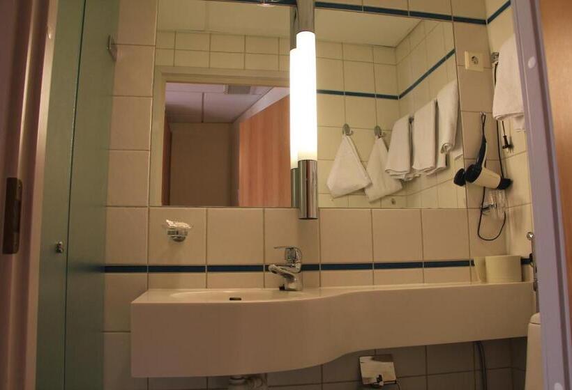 اتاق استاندارد چهار تخته, Hesehotelli Turku Linja Autoasema