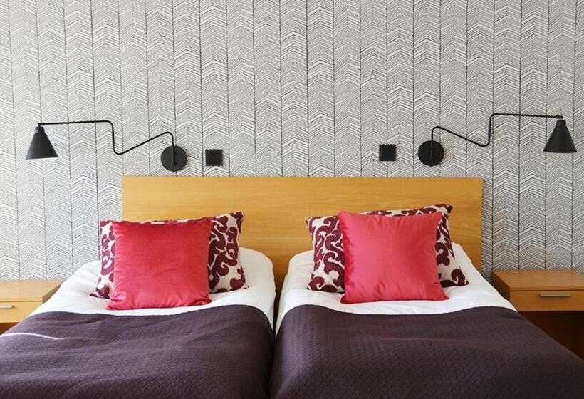 اتاق استاندارد چهار تخته, Hesehotelli Turku Linja Autoasema