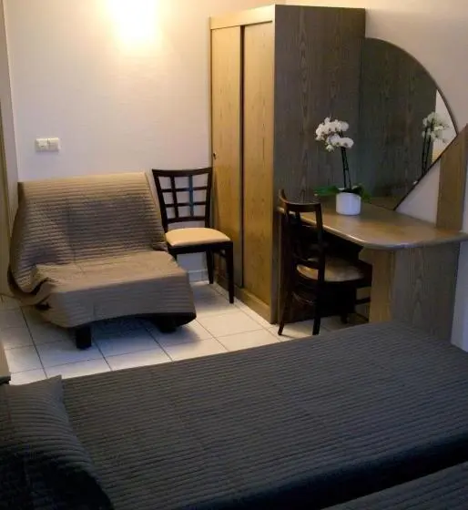 اتاق استاندارد, Charly's Gare
