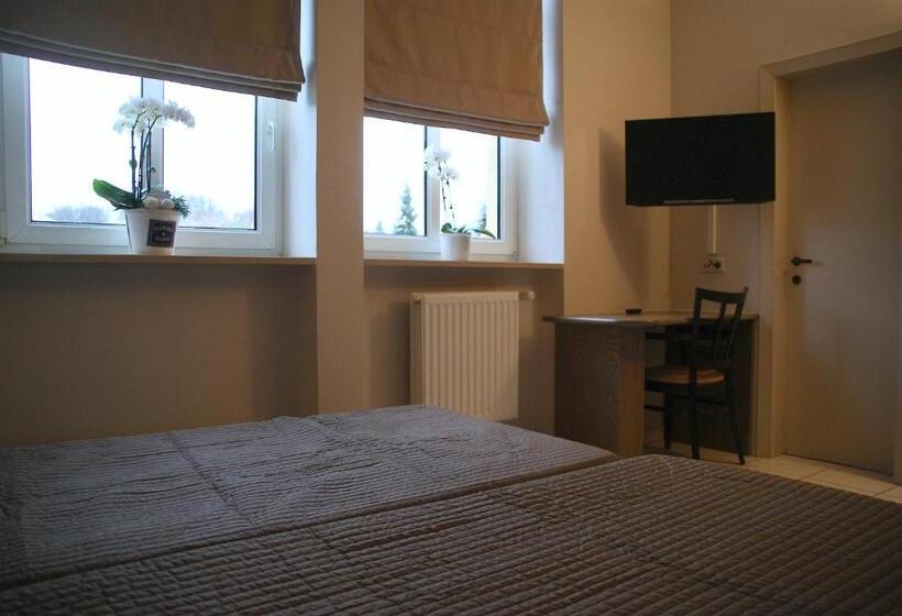 Номер Стандарт, Charly's Gare