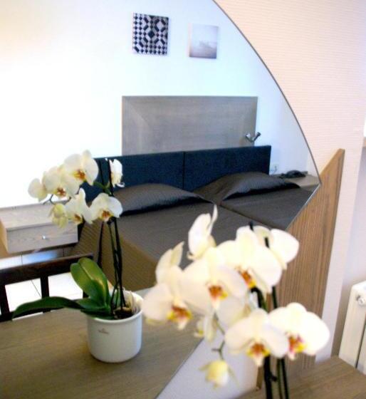 Номер Стандарт, Charly's Gare