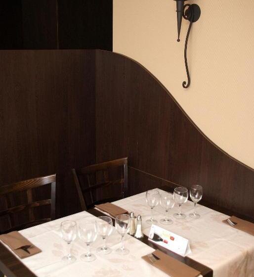 Номер Стандарт, Charly's Gare