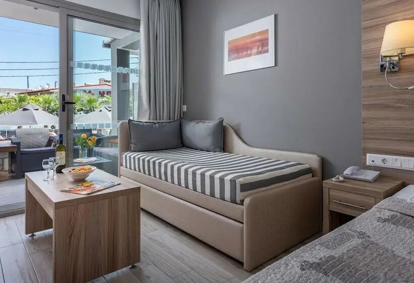 Deluxe-studio, Dionysos Hotel & Suites