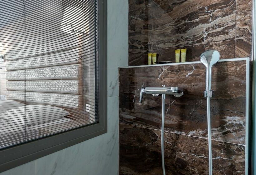 استودیوی لوکس, Dionysos Hotel & Suites
