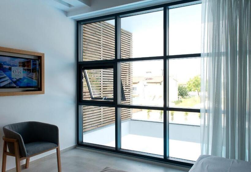 اتاق سوپریور با چشمانداز استخر, The Oak