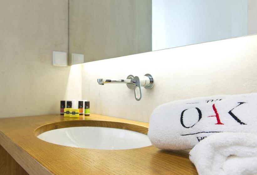 سوییت جونیور با چشمانداز استخر, The Oak