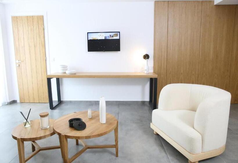 سوییت جونیور لوکس, The Oak