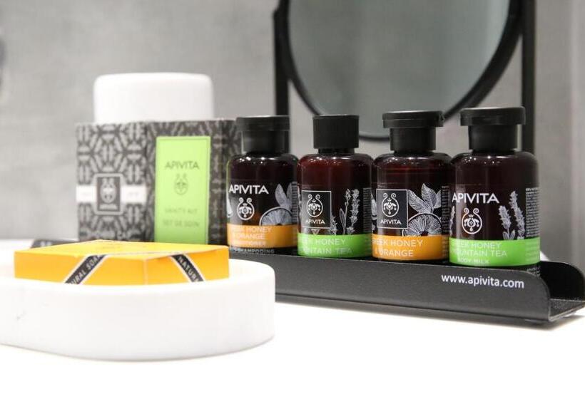 سوییت جونیور لوکس, The Oak