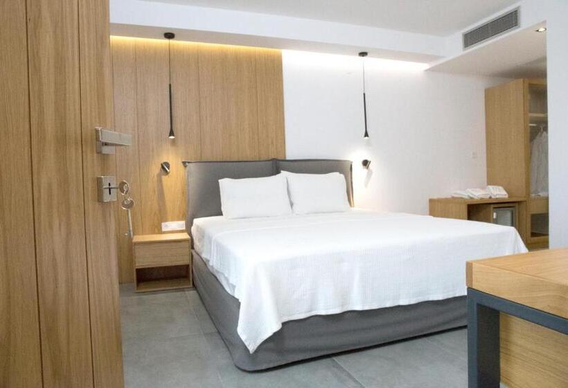 سوییت با چشمانداز باغ, The Oak