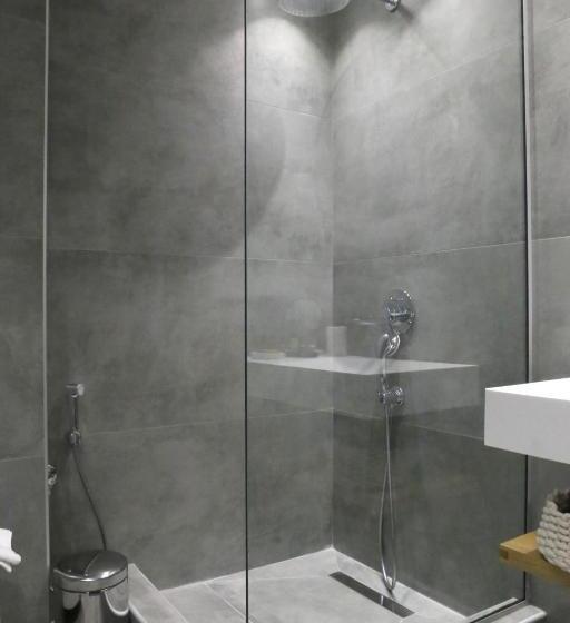 سوئیت با تخت بزرگ, The Oak