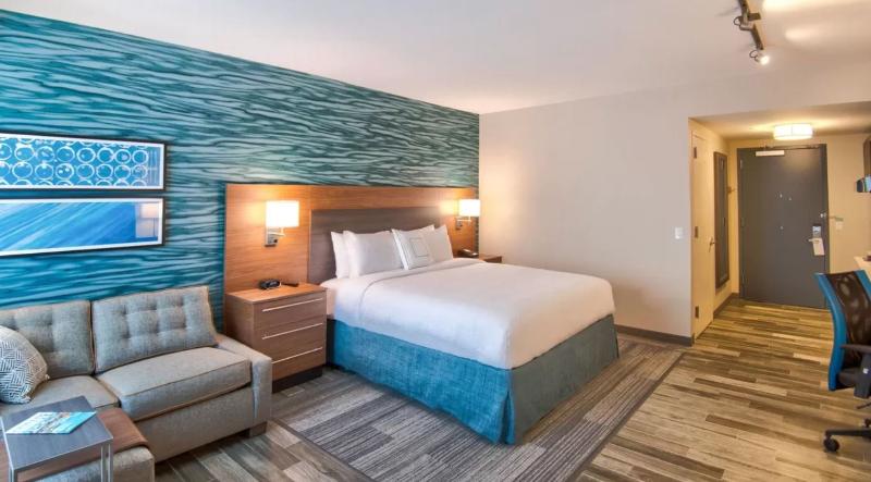 带大床的标准工作室, Towneplace Suites By Marriott Miami Airport