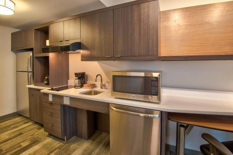 带大床的标准工作室, Towneplace Suites By Marriott Miami Airport