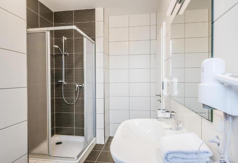 اتاق خانوادگی, Trail Inn Natur & Sport