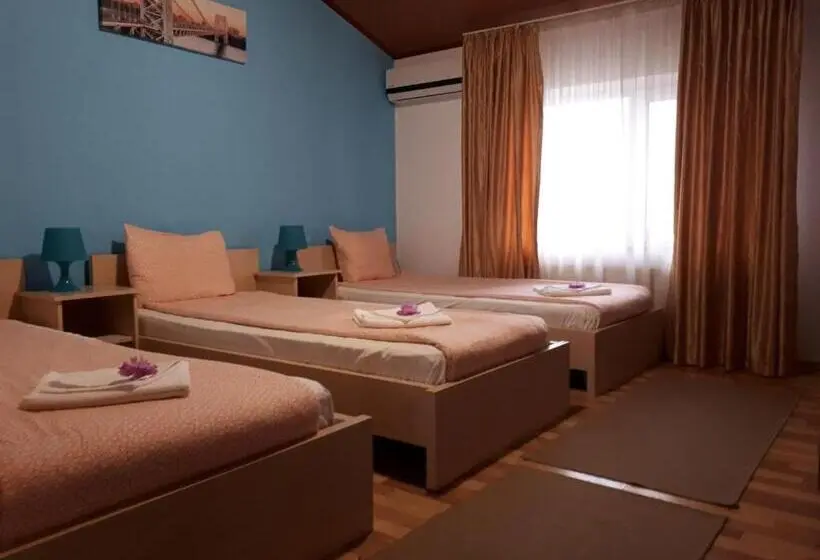 اتاق کلاسیک سه تخته, City Comfort Villa