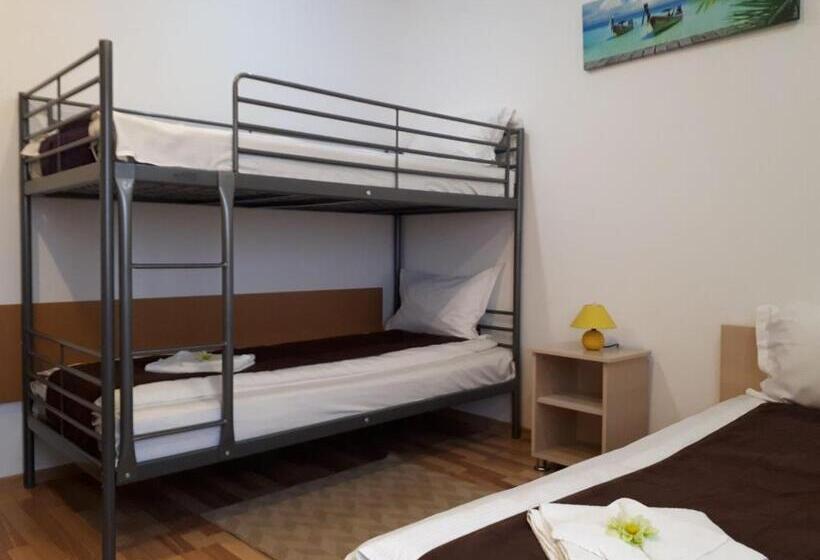 اتاق استاندارد سه نفره, City Comfort Villa