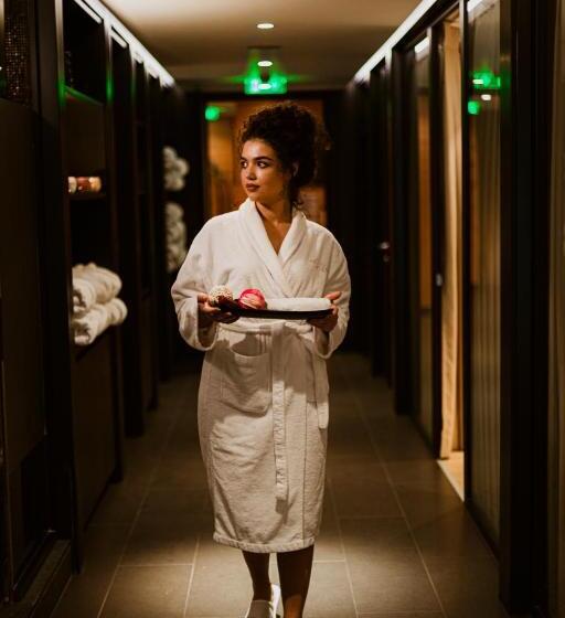 جناح, Privilege Hotel & Spa