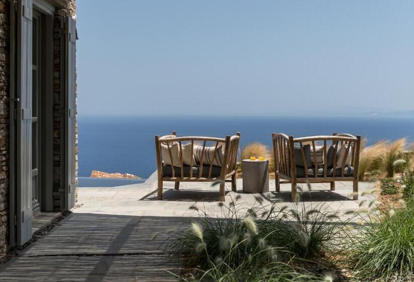 סוויטה עם בריכה, Verina Astra