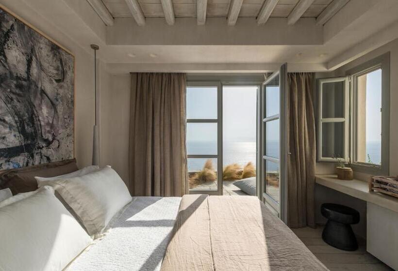 סוויטה עם בריכה, Verina Astra