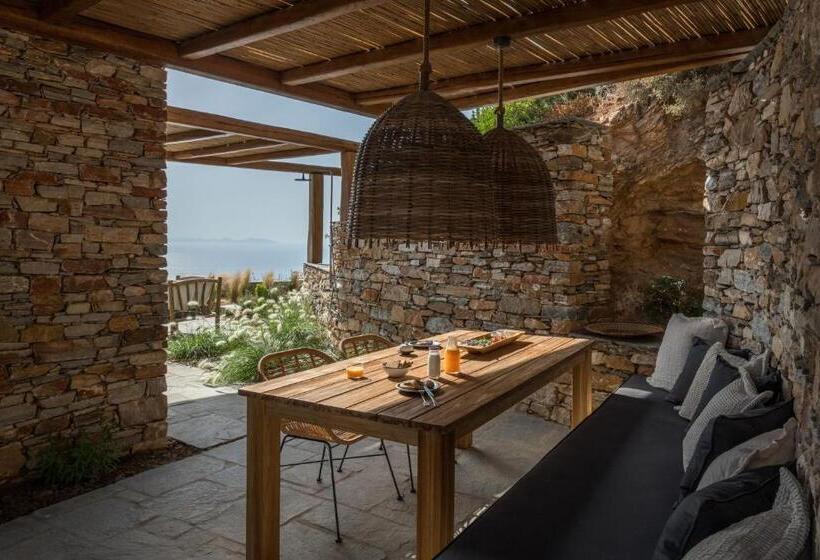 סוויטה עם בריכה, Verina Astra