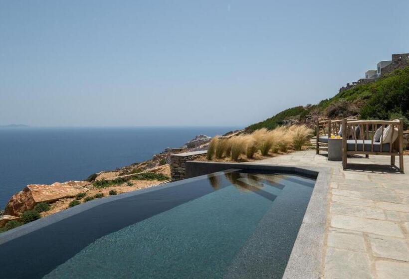 סוויטה עם בריכה, Verina Astra