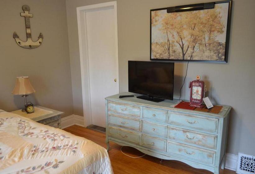 جناح ديلوكس, Adams Inn