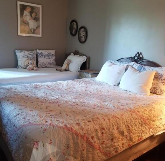 جناح عائلي, Adams Inn