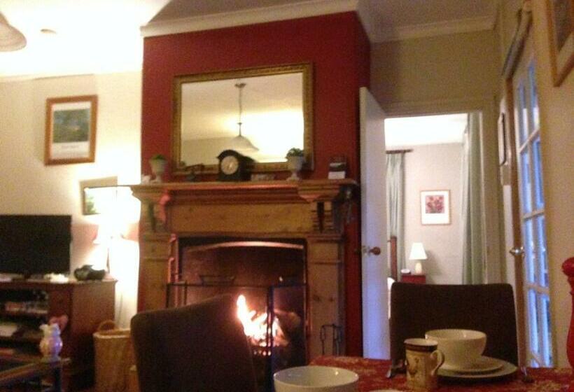 סוויטה, Crabtree House