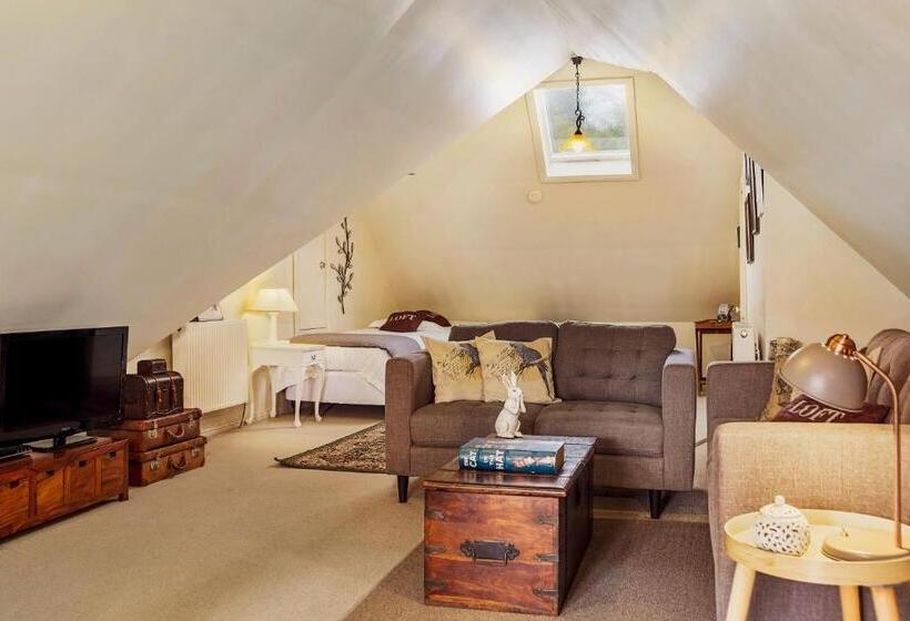 דירת חדר, Crabtree House