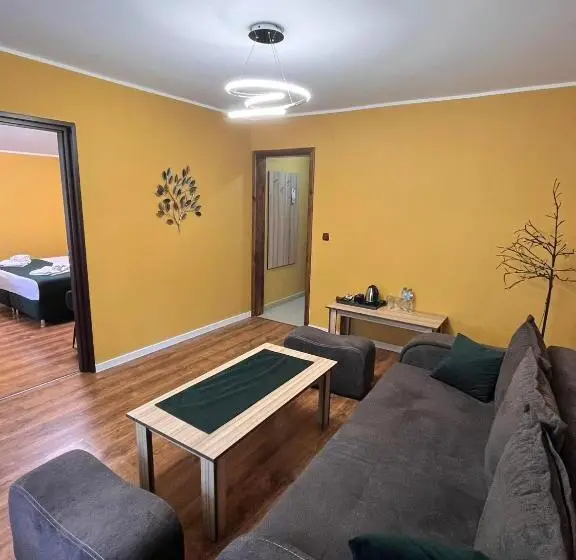 سوئیت با بالکن, Family Hotel Emaly 2
