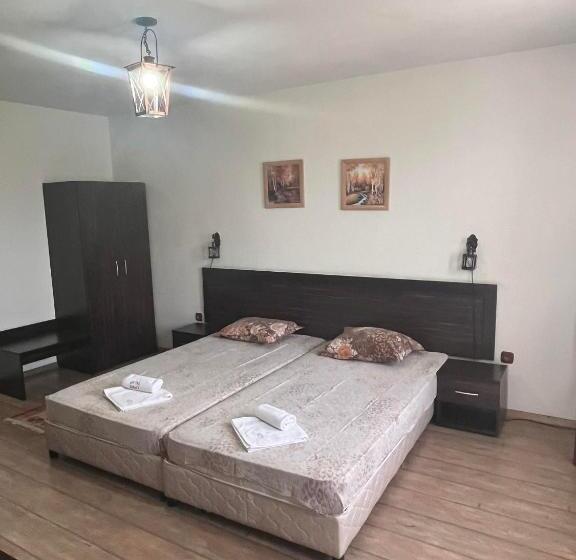 Семейный Номер, Family Hotel Emaly 2