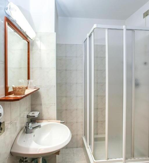 Номер Стандарт с Балконом, Albergo Adele