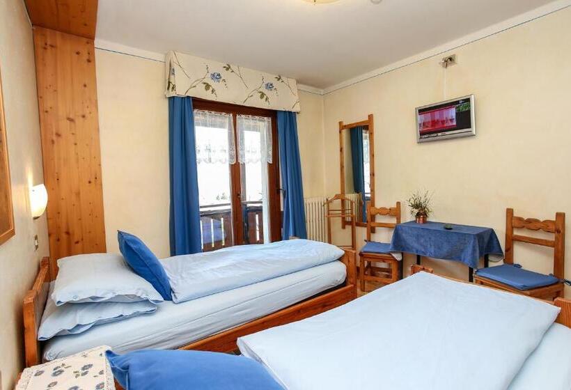 Номер Стандарт с Балконом, Albergo Adele
