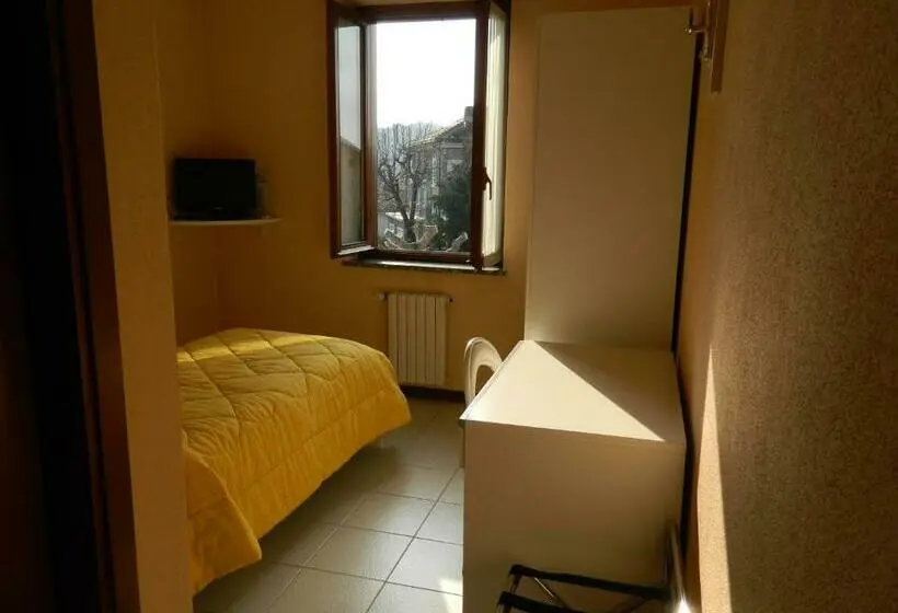 Standard Yhden Hengen Huone, Albergo Michieletto