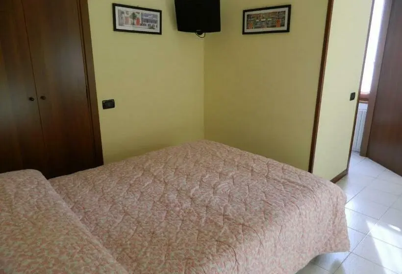 Standard Yhden Hengen Huone, Albergo Michieletto